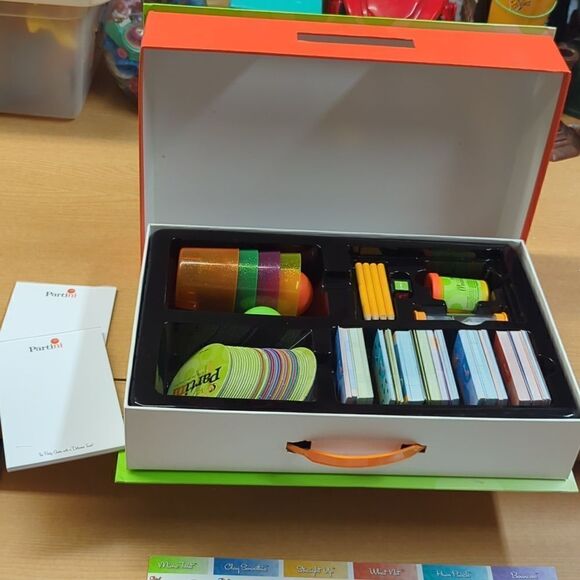 Hasbro Partini game, Party game with a delicious twist - Picture 8 of 8